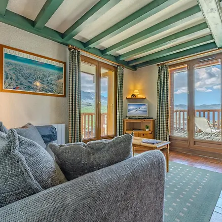 Cozy Alpine Chalet-style With Ski-in Access & Parking - Apartment