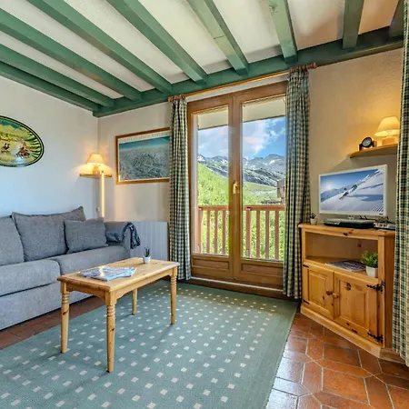 Apartment Cozy Alpine Chalet-style With Ski-in Access & Parking - Val Thorens