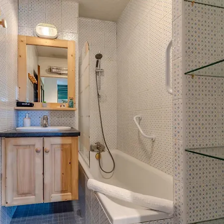 Cozy Alpine Chalet-style With Ski-in Access & Parking - * Val Thorens