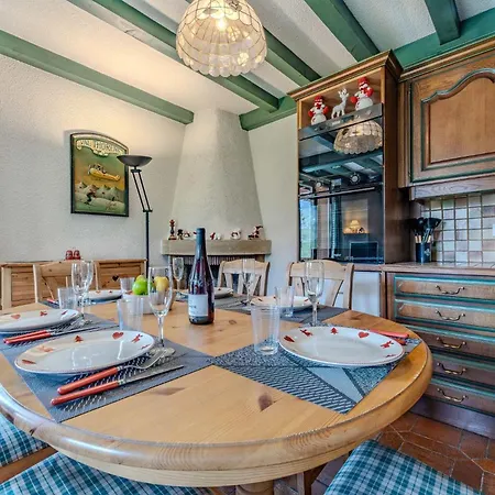 Cozy Alpine Chalet-style With Ski-in Access & Parking -