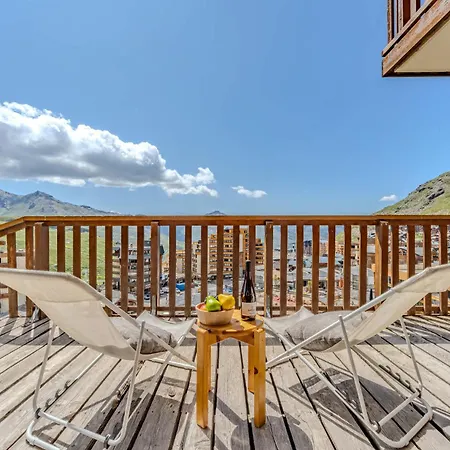 Cozy Alpine Chalet-style With Ski-in Access & Parking - *