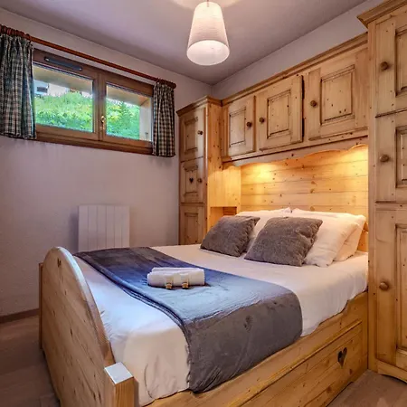 Cozy Alpine Chalet-style With Ski-in Access & Parking - Val Thorens