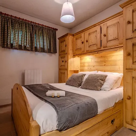 Cozy Alpine Chalet-style With Ski-in Access & Parking - Apartment